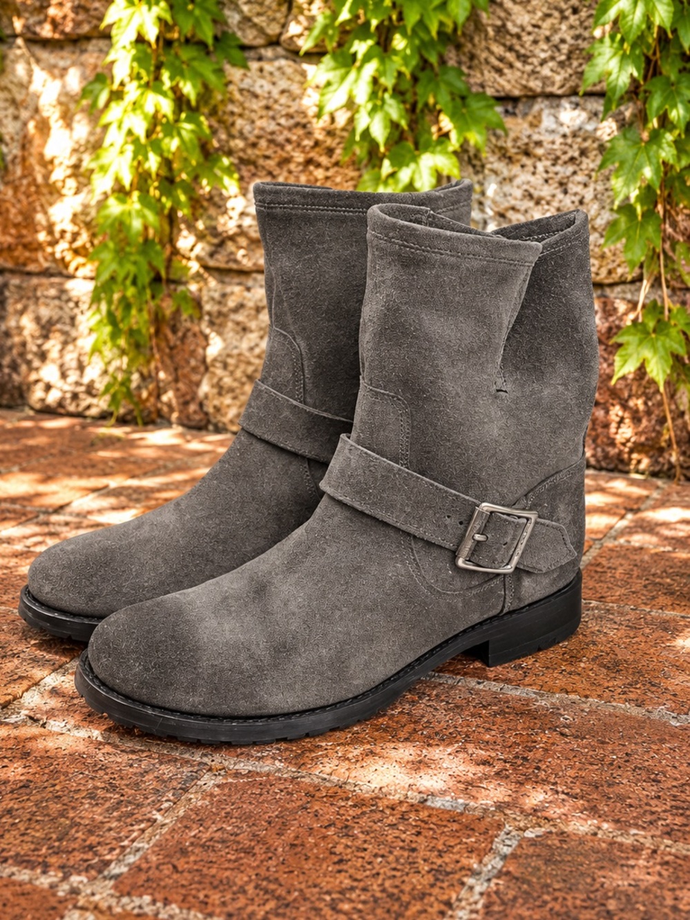 FRYE Classic Heritage Natalie Gray Suede Short Engineer Boots, 9B